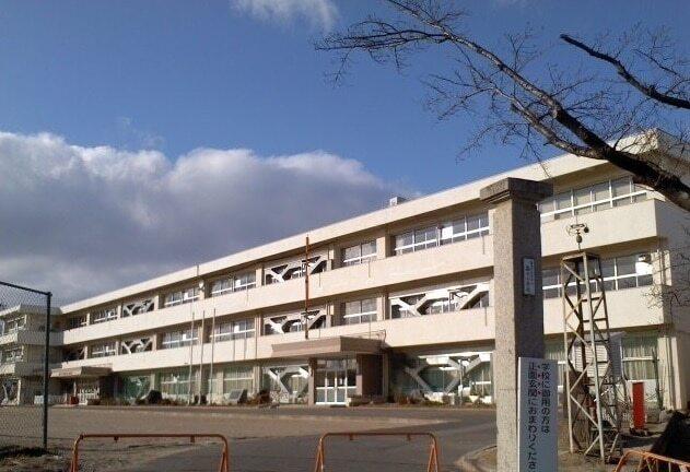 二本松市立岳下小学校：1300m