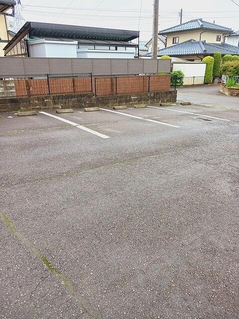 ライトハウスＢ（201） 駐車場