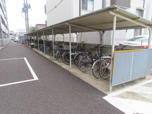 グランドムール松浪 駐車場