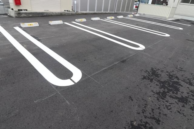コンフォース（101） 駐車場