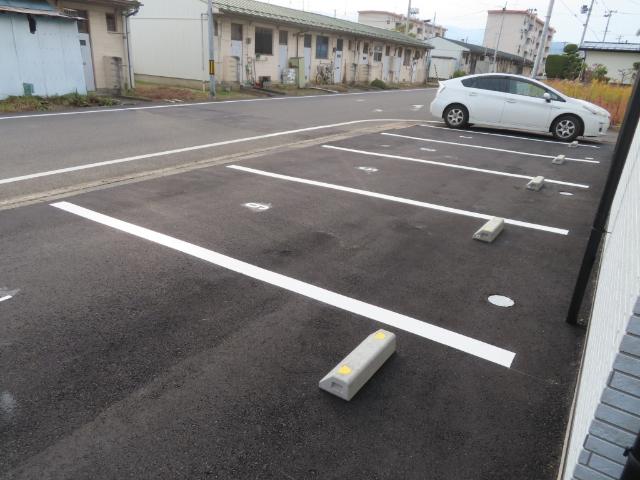 フェリーチェ 駐車場