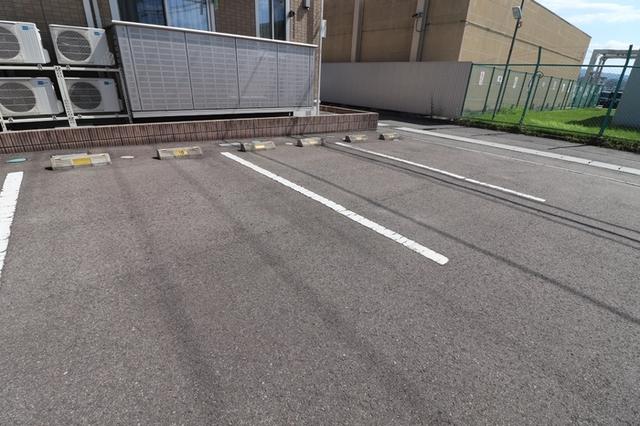 リヴェールⅡ（102） 駐車場
