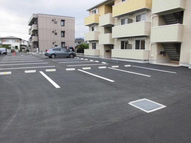 クレア・ド・ルーン（303） 駐車場
