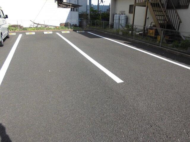 メゾンルミエール（102） 駐車場