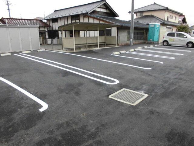 ラフィネ　Ａ（101） 駐車場