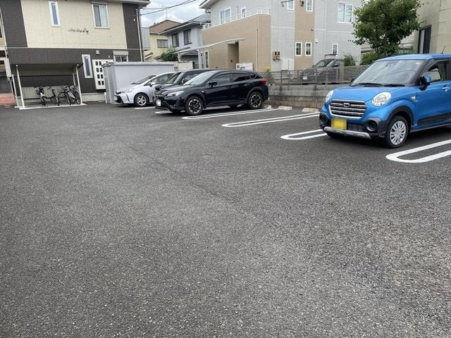 プティ・アンジュ（205） 駐車場