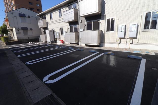 Ｄ−ｒｏｏｍ東中央（102） 駐車場