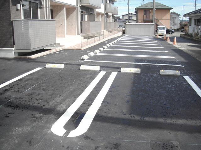 サンハウス梅津（105） 駐車場