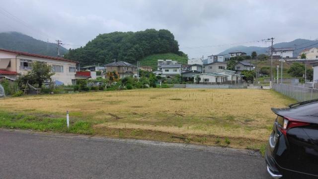 東側道路からみた土地