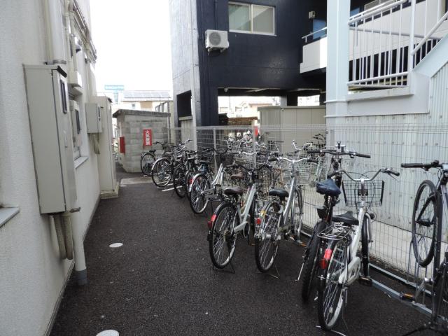 ホーユウコンフォルト南福島 駐車場