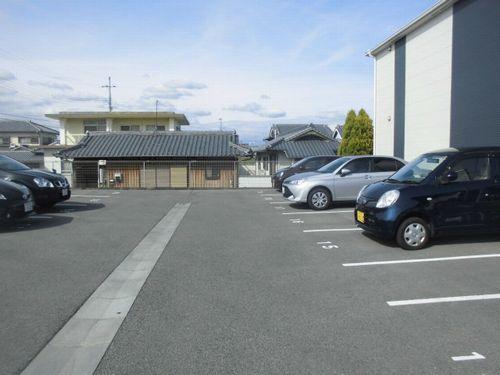 神戸市西区玉津町西河原アパート 駐車場