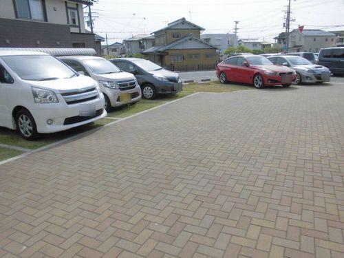 明石市魚住町錦が丘テラスハウス 駐車場