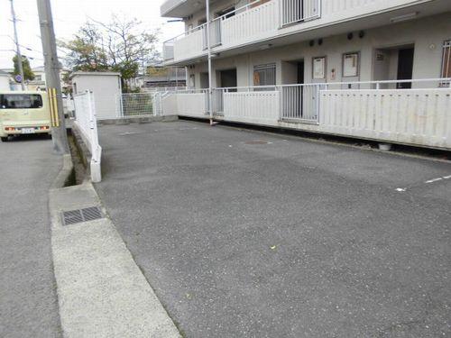 モアレ大久保 駐車場