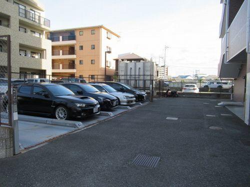 明石市大久保町駅前マンション 駐車場