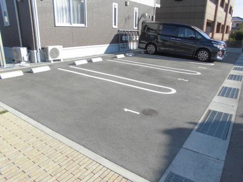 明石市和坂アパート 駐車場