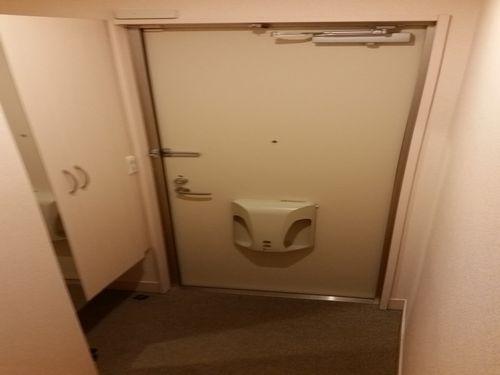 明石市和坂アパート 玄関