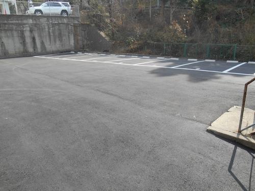 明石市朝霧南町マンション 駐車場