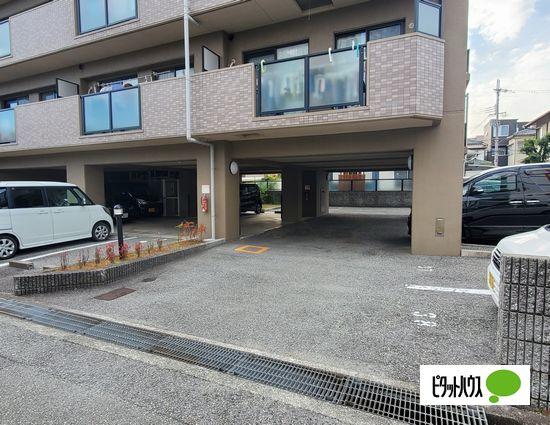 明石市魚住町鴨池マンション 駐車場