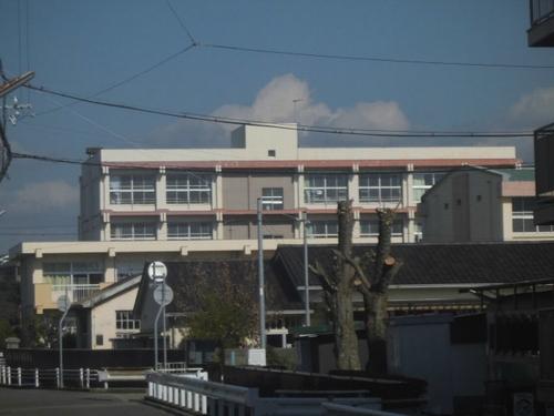 明石市立王子小学校：383m