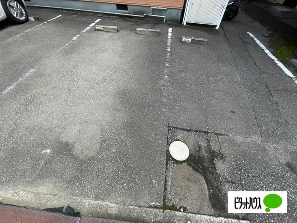 明石市魚住町清水アパート 駐車場