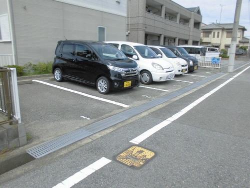 明石市魚住町住吉アパート 駐車場