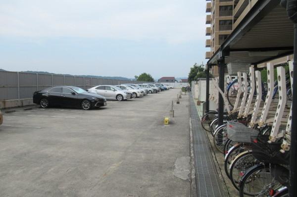 神戸市西区池上マンション 駐車場