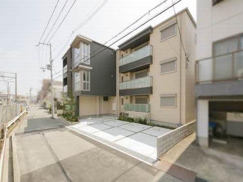 魚住駅より徒歩4分 築9年 3階建の賃貸物件
