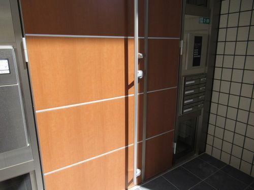 明石市上ノ丸アパート エントランス