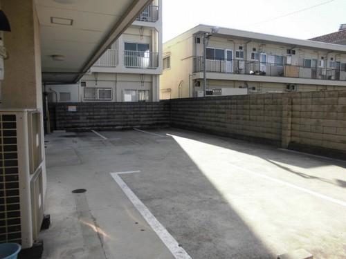 明石市野々上マンション 駐車場