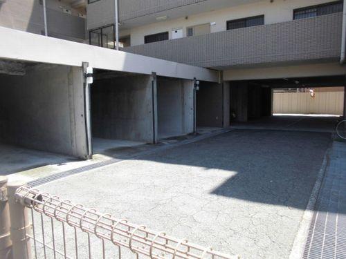 明石市硯町マンション 駐車場