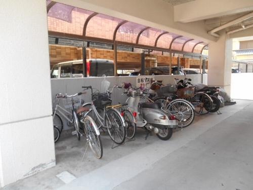 明石市野々上マンション 駐車場