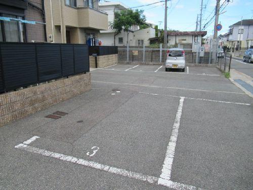 神戸市西区玉津町今津アパート 駐車場