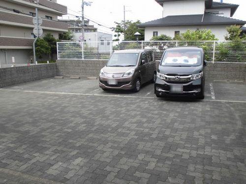 マノワールＩＮＯ 駐車場