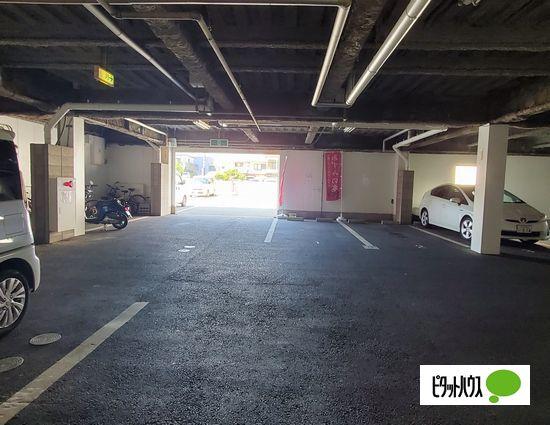 神戸市西区王塚台マンション 駐車場