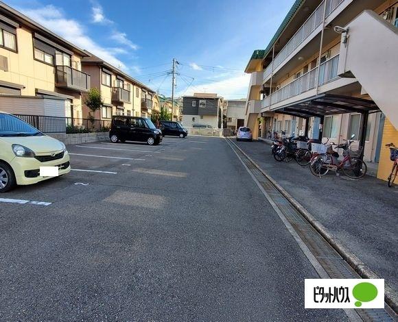 明石市朝霧町マンション 駐車場