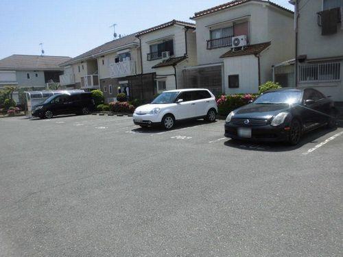 明石市和坂アパート 駐車場