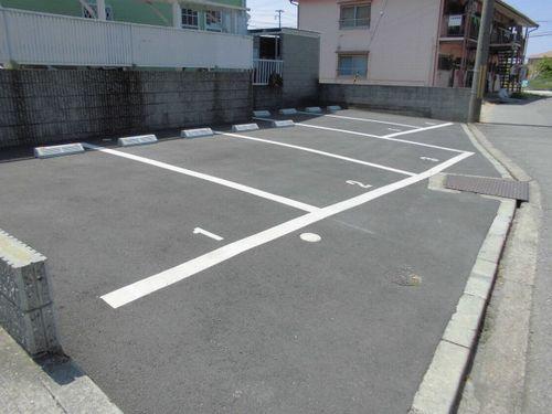 神戸市西区伊川谷町潤和アパート 駐車場