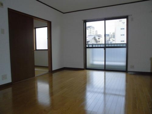 明石市山下町アパート リビング
