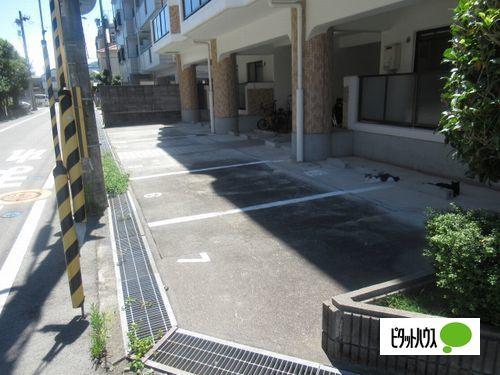 明石市松の内マンション 駐車場