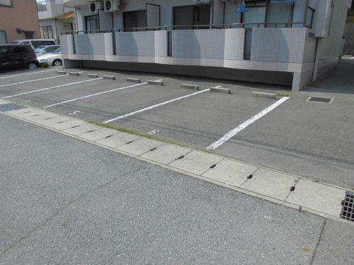 神戸市西区北別府マンション 駐車場