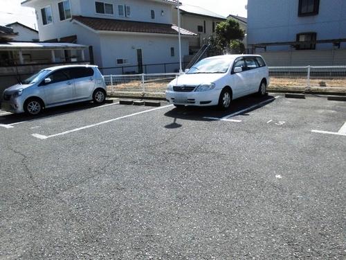 村上ハイツ 駐車場