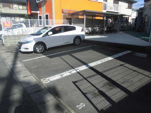 タウンハウス久兼 駐車場