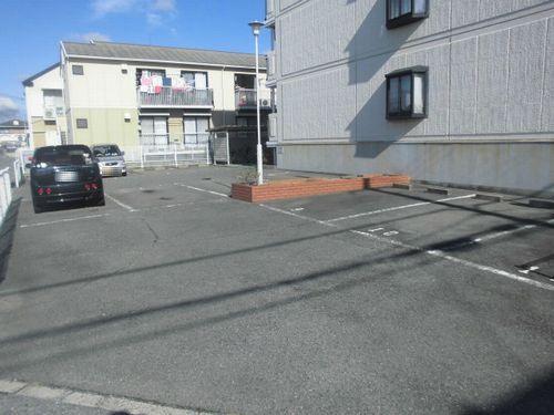 神戸市西区南別府マンション 駐車場
