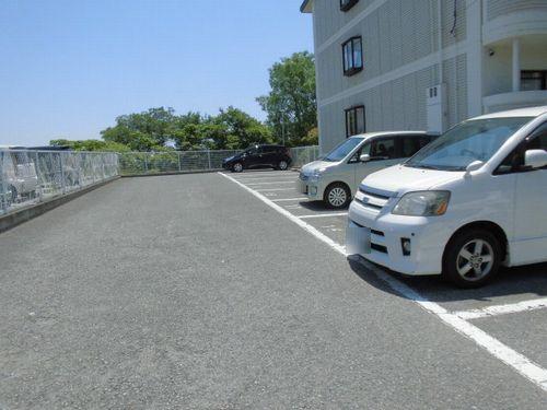 神戸市西区伊川谷町有瀬マンション 駐車場