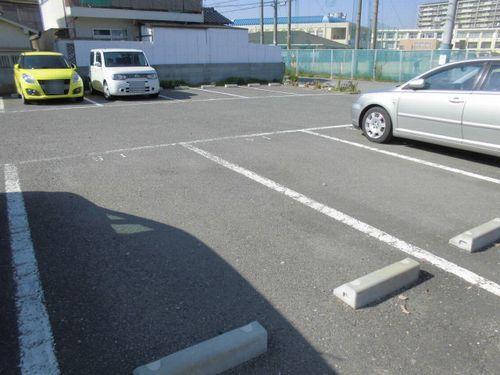 明石市魚住町清水アパート 駐車場