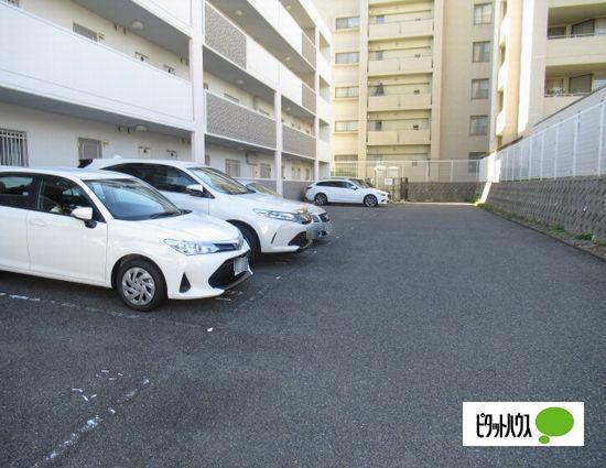 神戸市垂水区狩口台マンション 駐車場