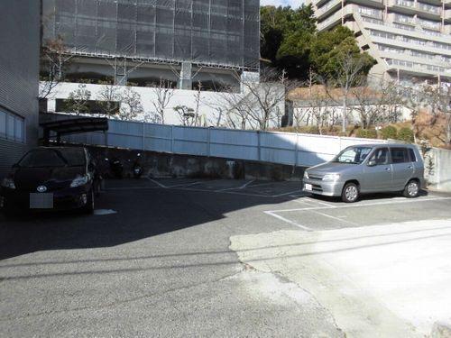 明石市東野町マンション 駐車場