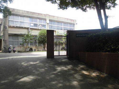 神戸市立玉津中学校：1527m