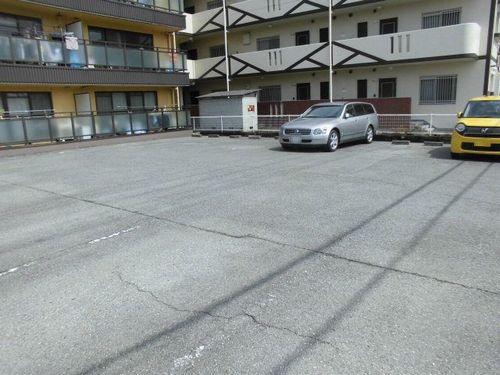 明石市魚住町清水マンション 駐車場