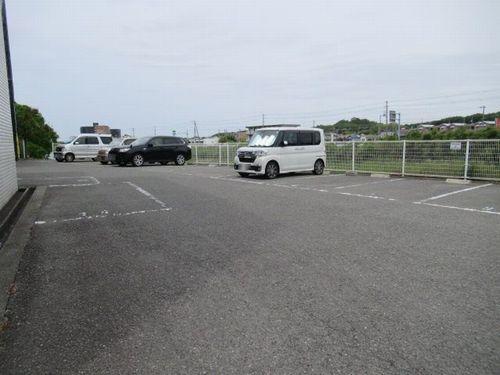 神戸市西区南別府マンション 駐車場